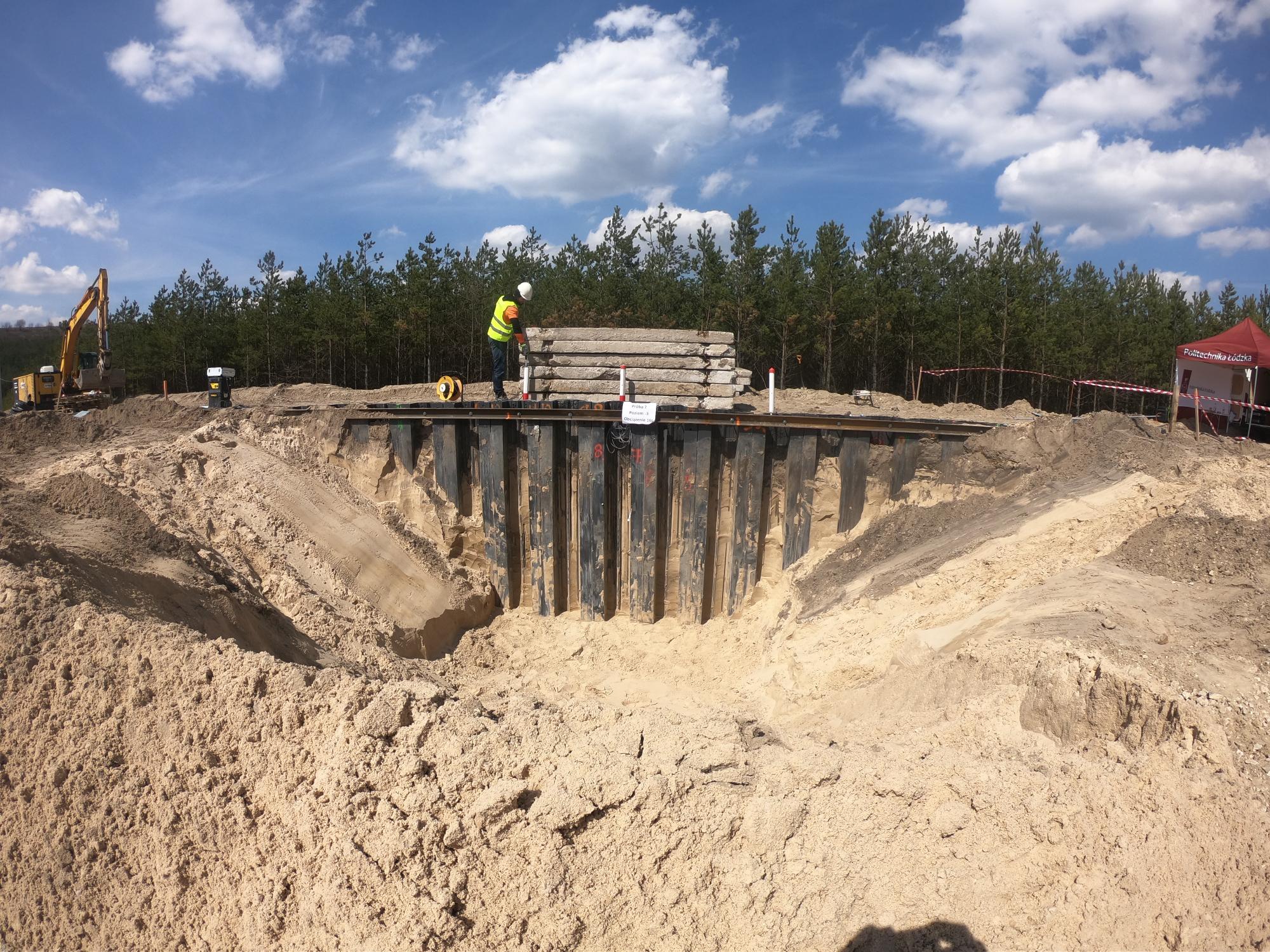 Zdjęcie ściany oporowej podczas testów terenowych