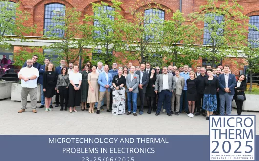 Zdjęcie grupowe uczestników konferencji Microtherm 2025