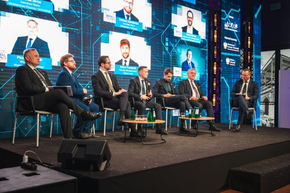 Zdjęcie przedstawiające panelistów na konferencji SECP